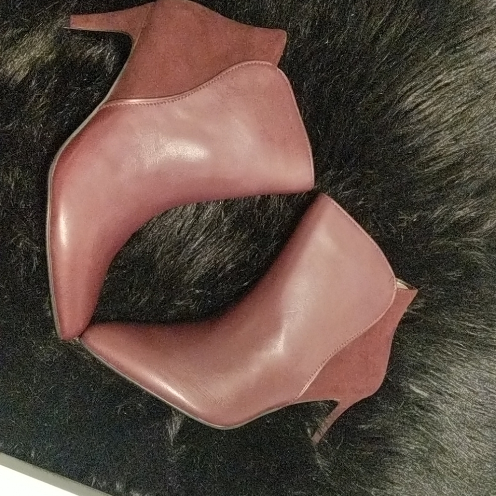 BRAND NEW ALFANI PUMPs never worn!